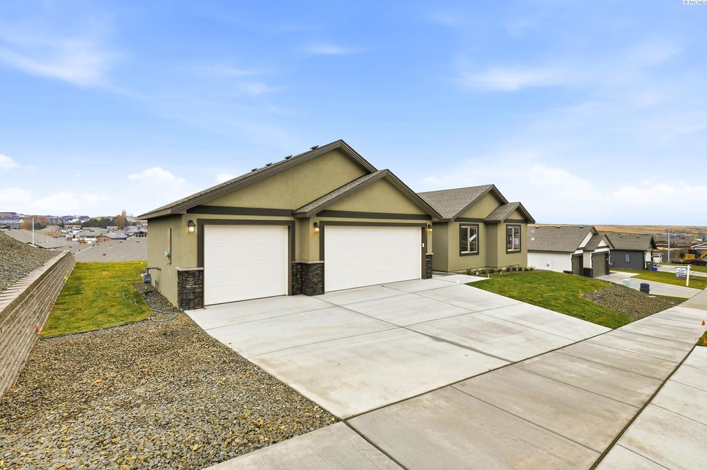 Photo of 6593 W 29th Ct, Kennewick, WA 99338 (MLS # 289192)