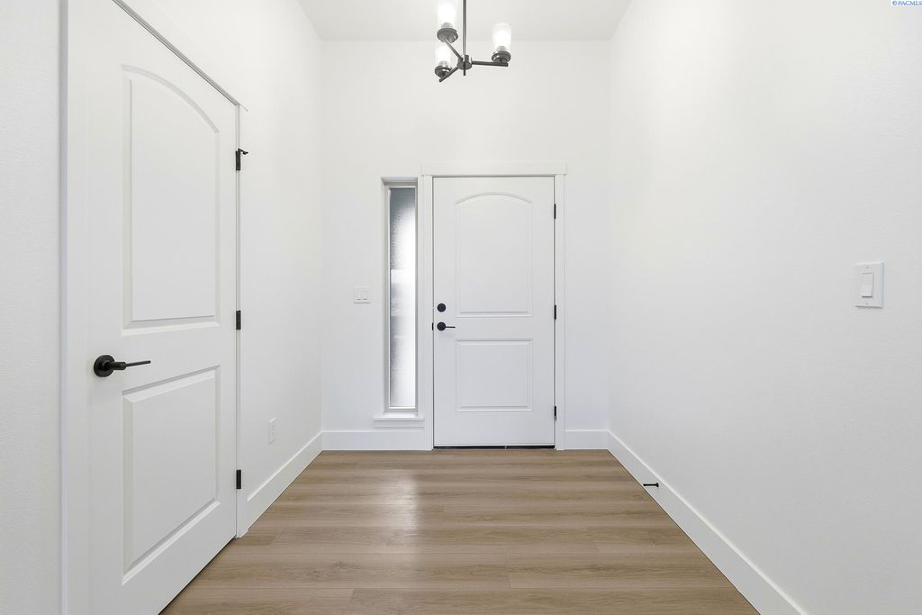 Photo of 6593 W 29th Ct, Kennewick, WA 99338 (MLS # 289192)