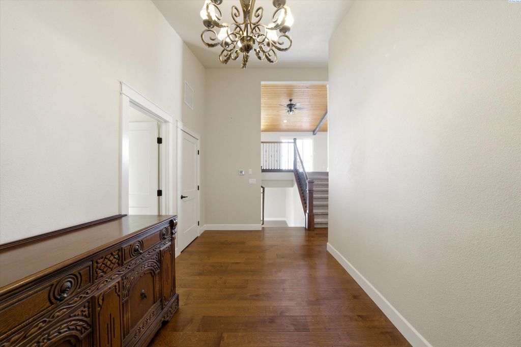 Photo of 2033 Trevino Ct, Richland, WA 99352 (MLS # 292408)