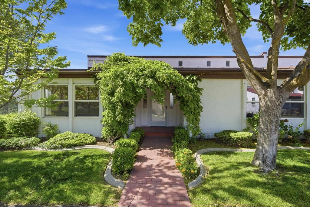 Photo of 2033 Trevino Ct, Richland, WA 99352 (MLS # 292408)