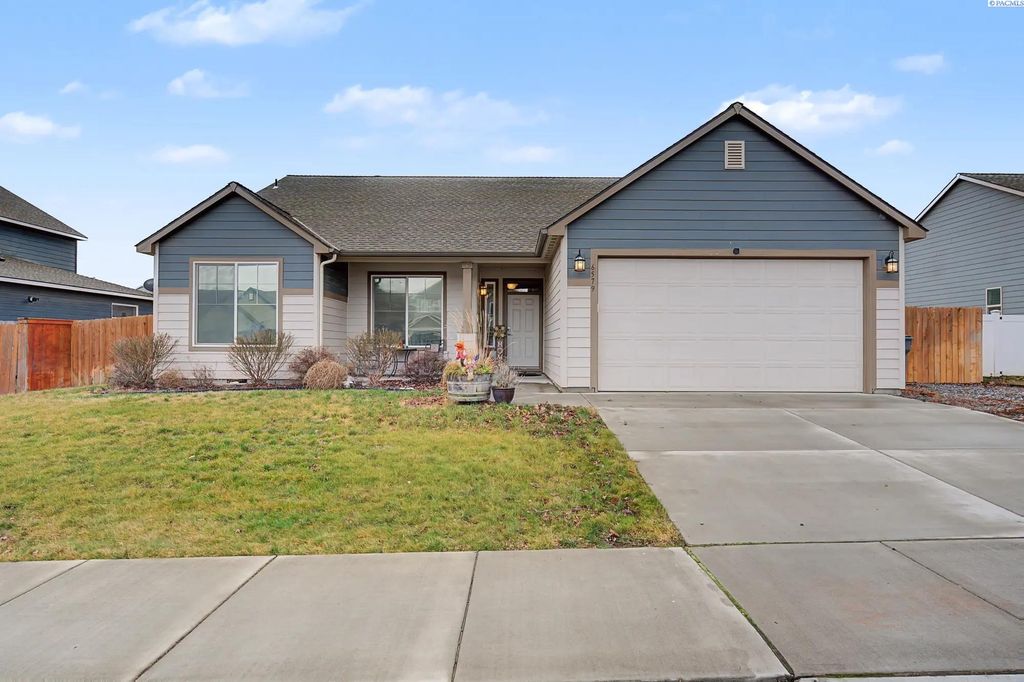 Photo of 6579 W 33rd Pl, Kennewick, WA 99338 (MLS # 290674)
