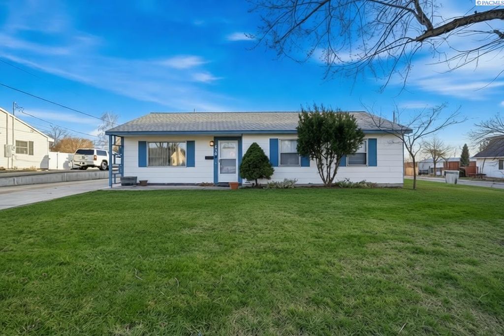 Photo of 636 Chestnut Ave, Richland, WA 99352 (MLS # 289586)