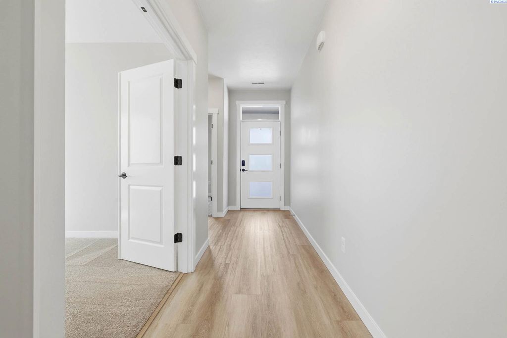 Photo of 3313 S Nelson Pl, Kennewick, WA 99338 (MLS # 292233)