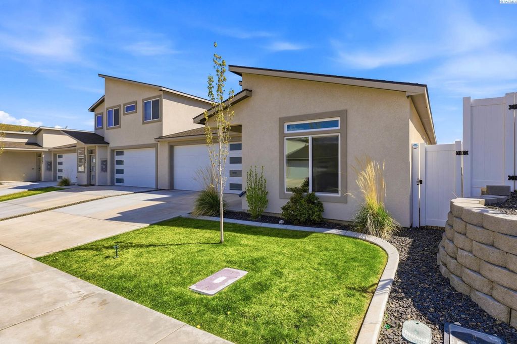 Photo of 3313 S Nelson Pl, Kennewick, WA 99338 (MLS # 292233)
