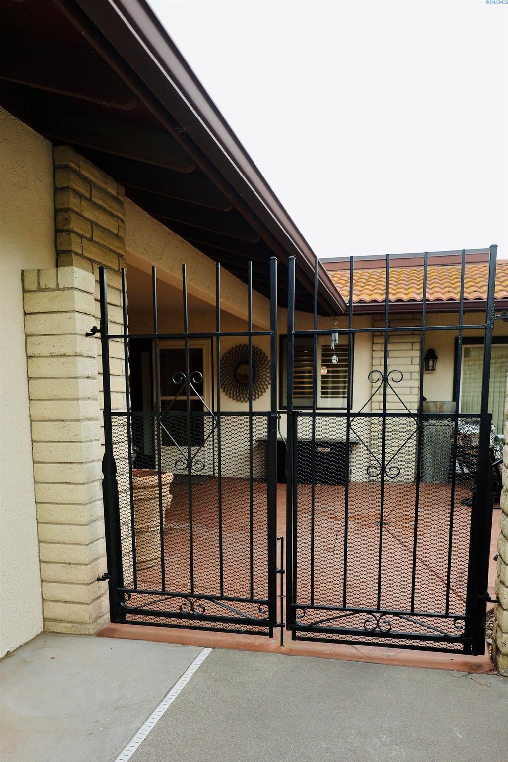 Photo of 125 Casa Sueno Ct, Richland, WA 99352 (MLS # 291468)