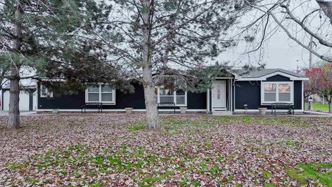 Photo of 1051 Monroe St, Mabton, WA 98935 (MLS # 289034)