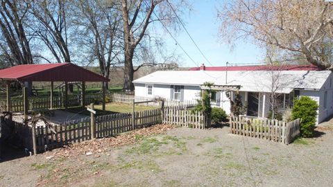 Photo of 3676 N County Line Rd, Sunnyside, WA 98944 (MLS # 291885)