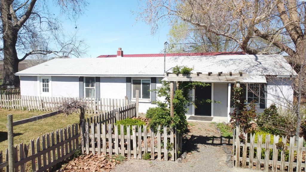 Photo of 3676 N County Line Rd, Sunnyside, WA 98944 (MLS # 291885)