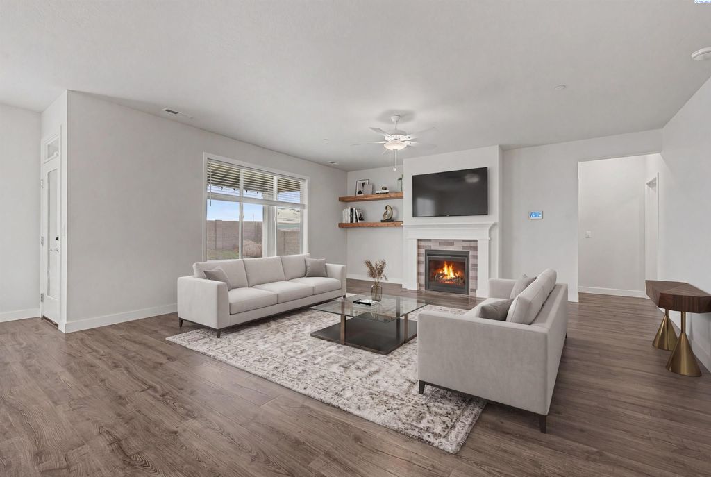 Photo of 4827 Village View St, Richland, WA 99352 (MLS # 291253)