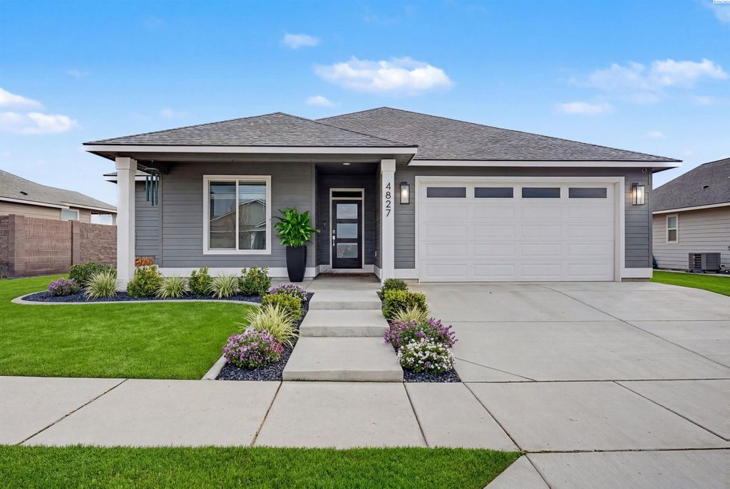 Photo of 4827 Village View St, Richland, WA 99352 (MLS # 291253)