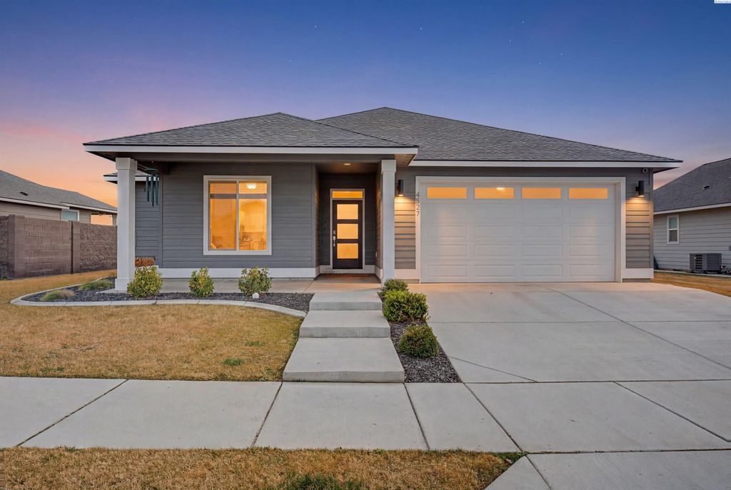 Photo of 4827 Village View St, Richland, WA 99352 (MLS # 291253)