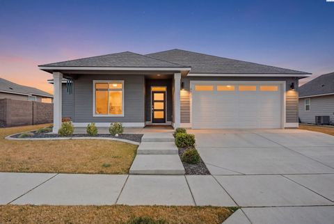 Photo of 4827 Village View St, Richland, WA 99352 (MLS # 291253)