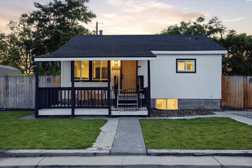 Photo of 413 Snow Ave, Richland, WA 99352 (MLS # 293016)
