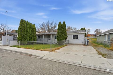 Photo of 8433 W Canyon Ave, Kennewick, WA 99336 (MLS # 289220)