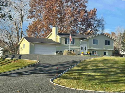 Photo of 5904 S Toro Rd, Kennewick, WA 99338 (MLS # 288956)