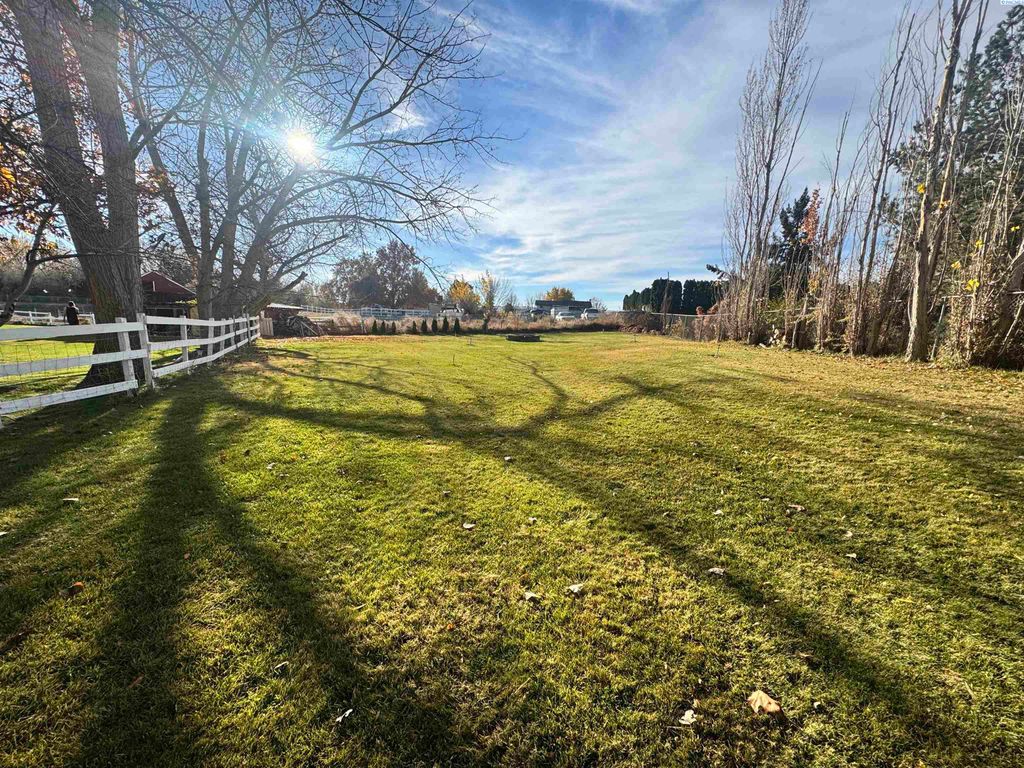 Photo of 5904 S Toro Rd, Kennewick, WA 99338 (MLS # 288956)