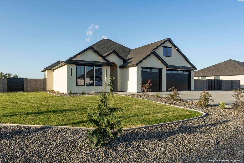 Photo of 8601 Tendril Lane, Pasco, WA 99301 (MLS # 291499)