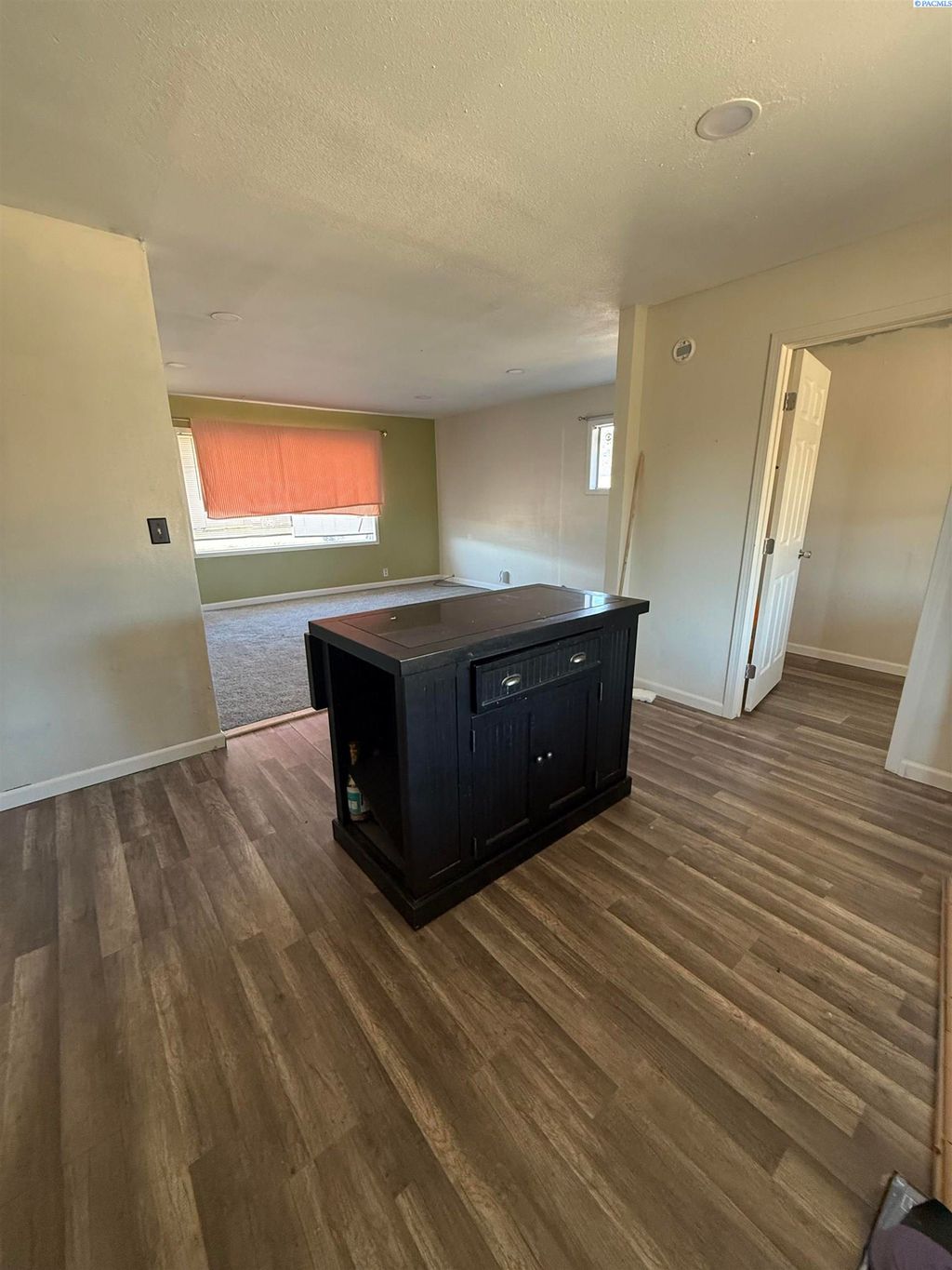 Photo of 718 S Almira Ave, Connell, WA 99326 (MLS # 289585)