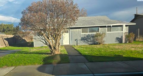 Photo of 718 S Almira Ave, Connell, WA 99326 (MLS # 289585)