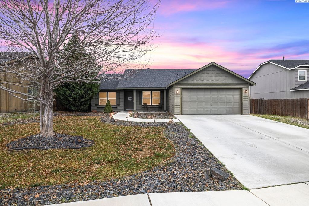 Photo of 6109 Beacon Rock Ln, Pasco, WA 99301 (MLS # 292601)
