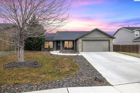 Photo of 6109 Beacon Rock Ln, Pasco, WA 99301 (MLS # 292601)