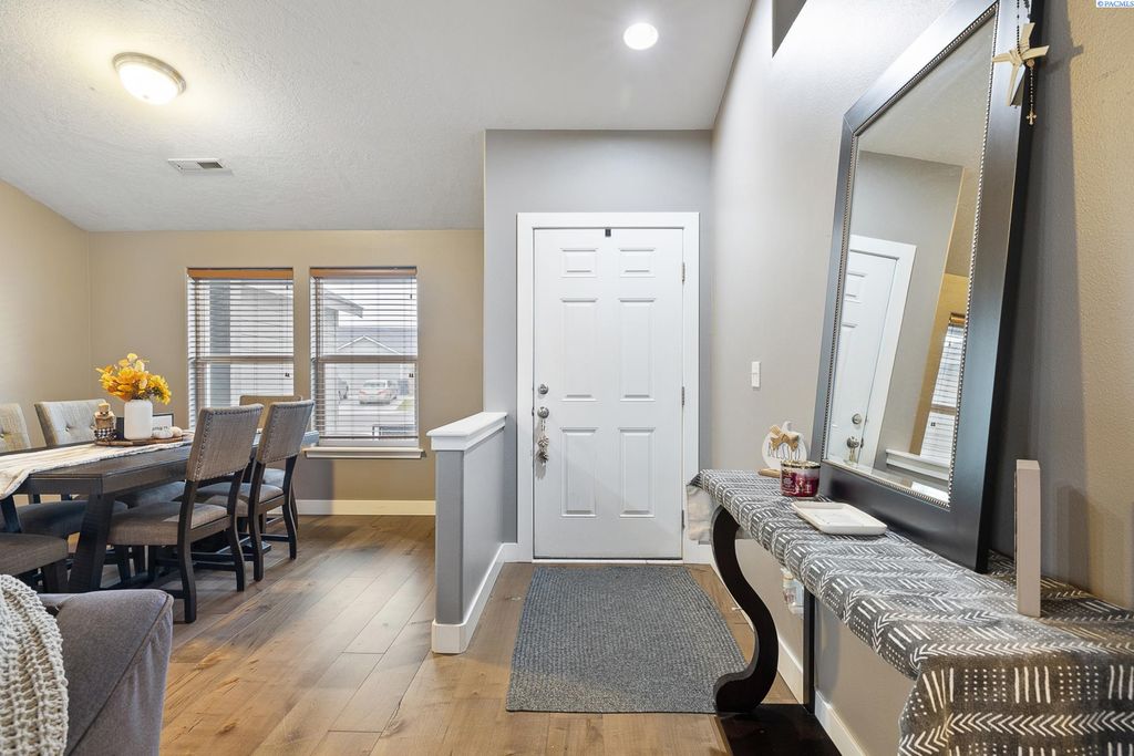 Photo of 6109 Beacon Rock Ln, Pasco, WA 99301 (MLS # 292601)