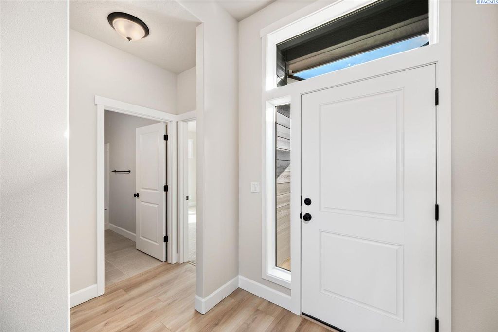 Photo of 7197 W 30th Ave, Kennewick, WA 99338 (MLS # 289912)