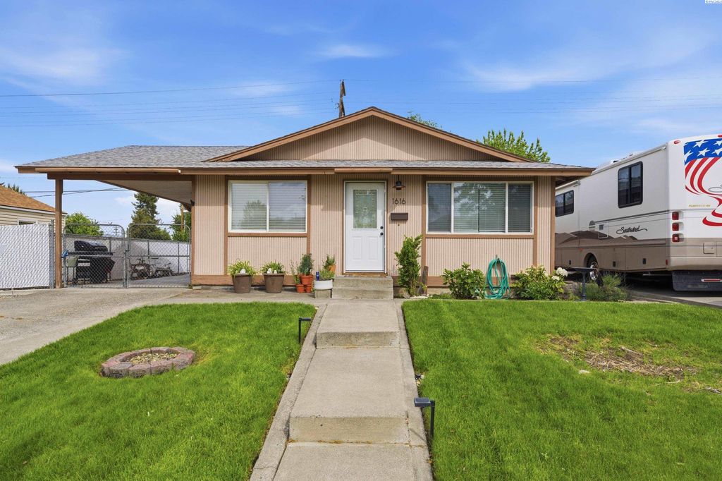Photo of 1616 Perkins Ave, Richland, WA 99354 (MLS # 292913)