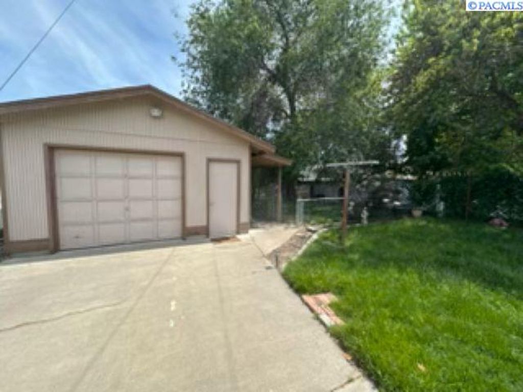 Photo of 1616 Perkins Ave, Richland, WA 99354 (MLS # 292913)