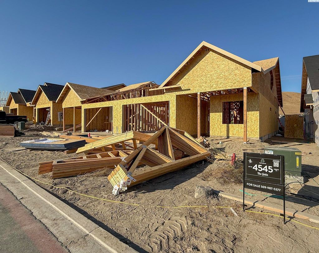 Photo of 4545 Grove Court, West Richland, WA 99353 (MLS # 288074)