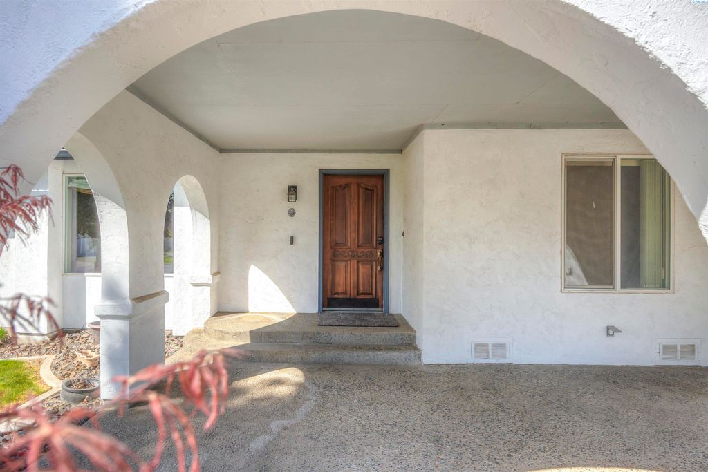 Photo of 308 Westridge Drive, Grandview, WA 98930 (MLS # 291976)