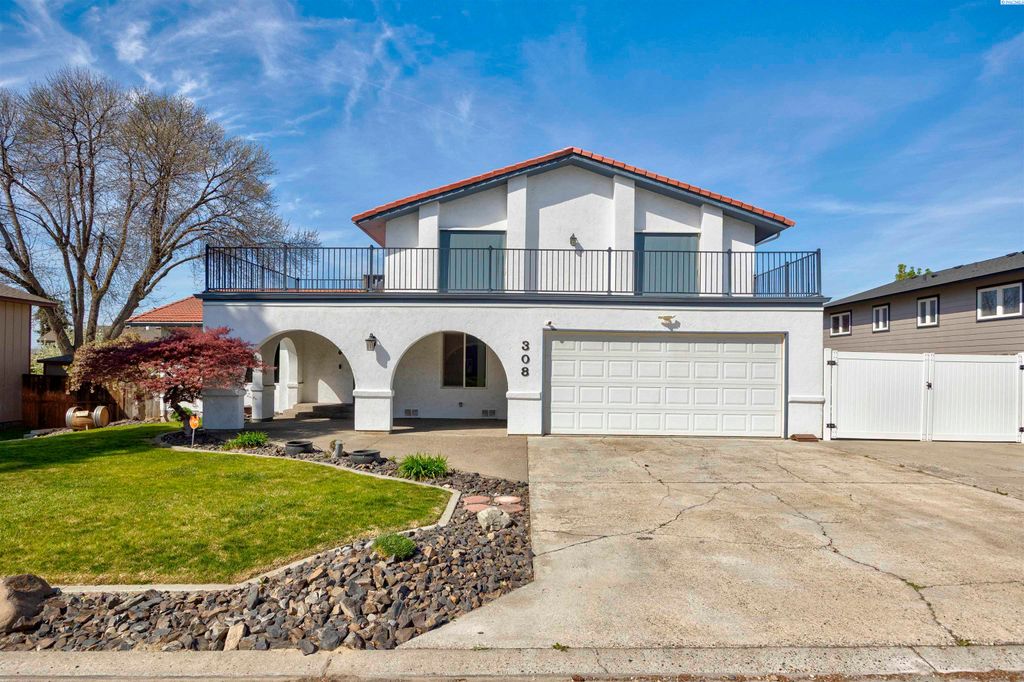 Photo of 308 Westridge Drive, Grandview, WA 98930 (MLS # 291976)