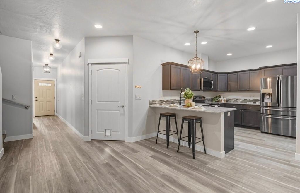 Photo of 2759 W 30th Pl, Kennewick, WA 99337 (MLS # 287944)