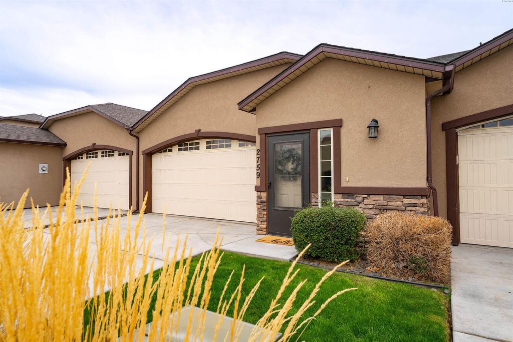 Photo of 2759 W 30th Pl, Kennewick, WA 99337 (MLS # 287944)