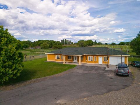 Photo of 1811 Beam Rd, Granger, WA 98932 (MLS # 293213)