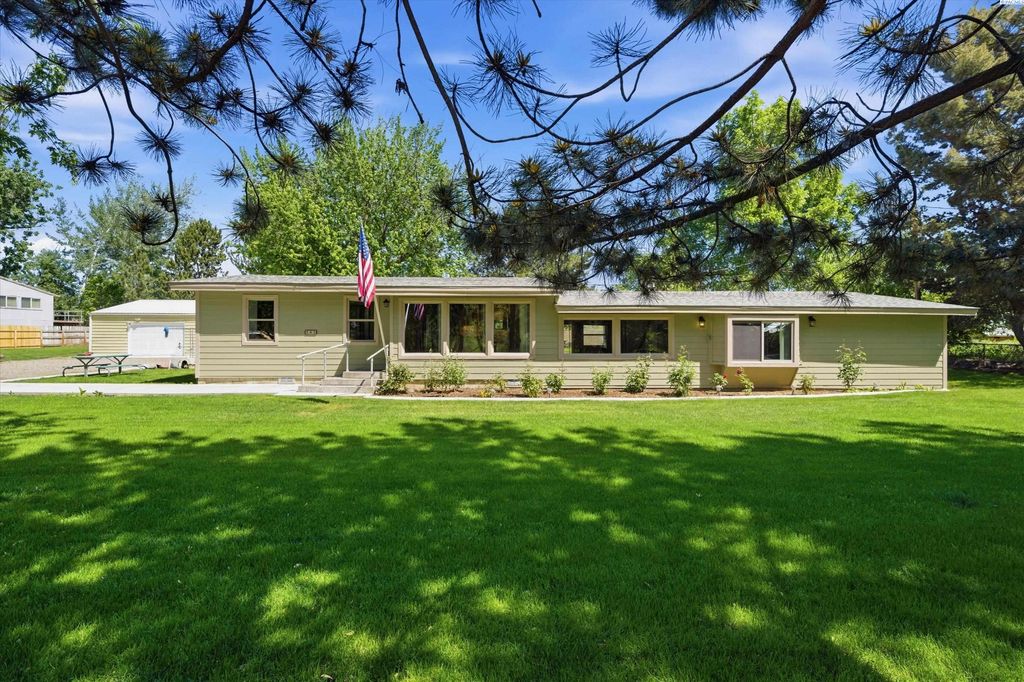 Photo of 502 N Riverside Dr, West Richland, WA 99353 (MLS # 292737)
