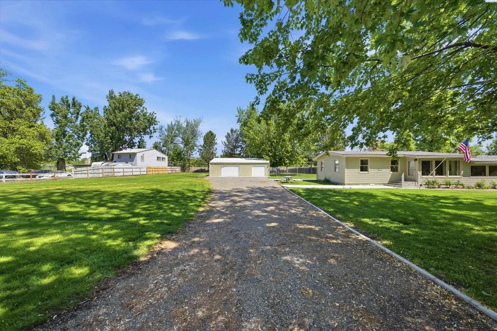 Photo of 502 N Riverside Dr, West Richland, WA 99353 (MLS # 292737)