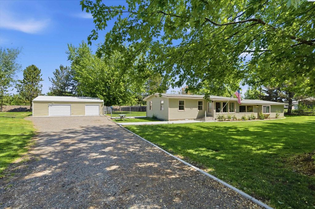 Photo of 502 N Riverside Dr, West Richland, WA 99353 (MLS # 292737)