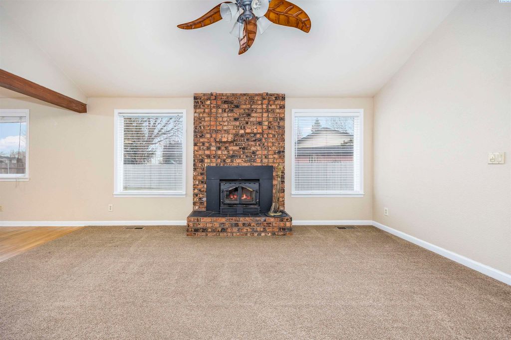 Photo of 1706 Silverwood Drive, Richland, WA 99352 (MLS # 290239)