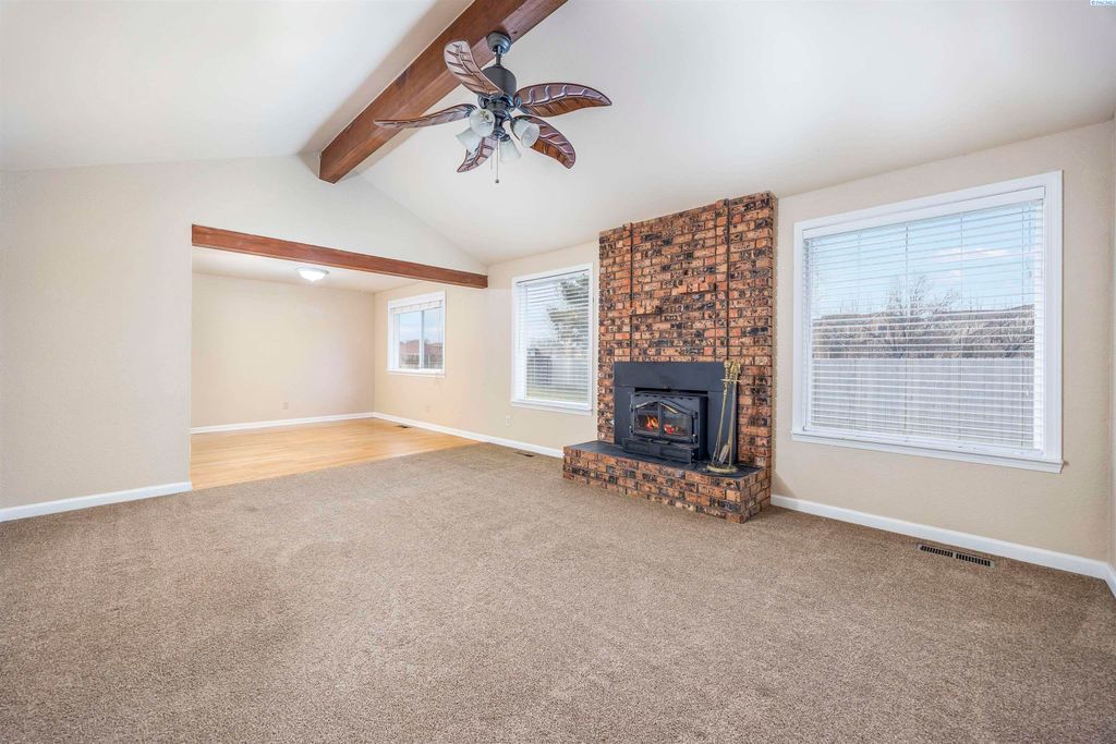 Photo of 1706 Silverwood Drive, Richland, WA 99352 (MLS # 290239)