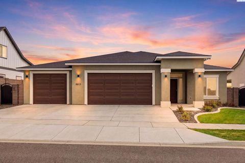 Photo of 4613 Village View St, Richland, WA 99352 (MLS # 292218)