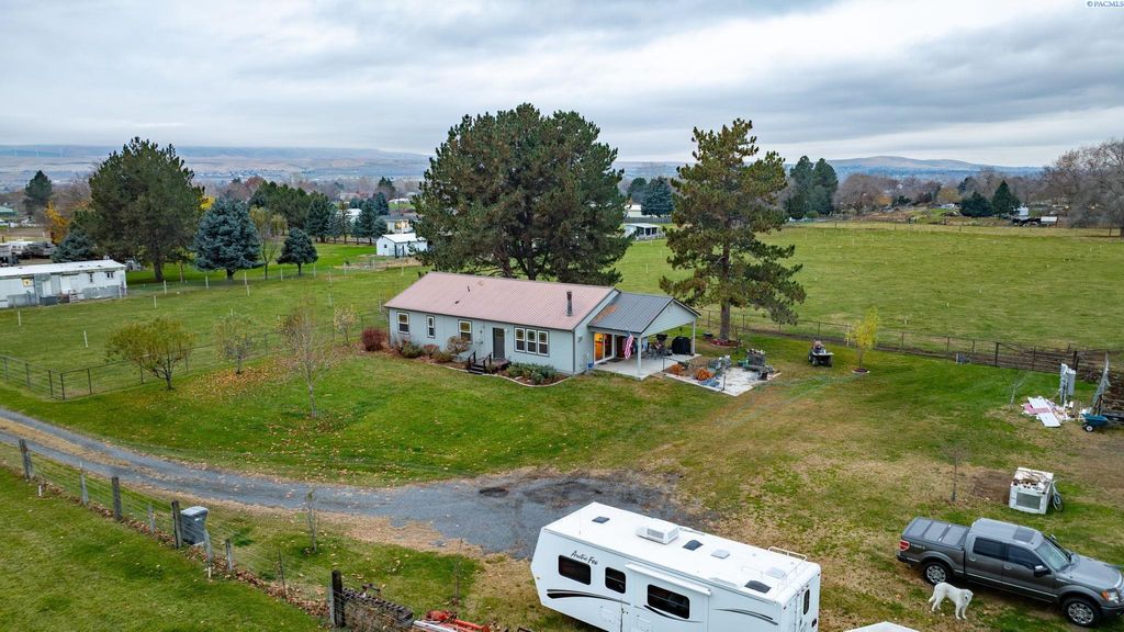 Photo of 19602 S 2161 Pr Se Pr, Kennewick, WA 99337 (MLS # 289177)