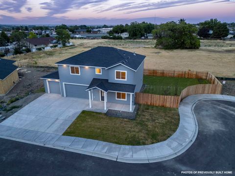 Photo of 4361 Cowlitz Blvd, Richland, WA 99352 (MLS # 282901)