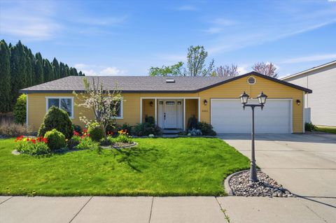 Photo of 2303 W 19th Ave, Kennewick, WA 99337 (MLS # 292018)