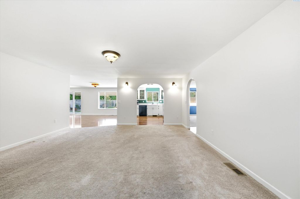 Photo of 2303 W 19th Ave, Kennewick, WA 99337 (MLS # 292018)