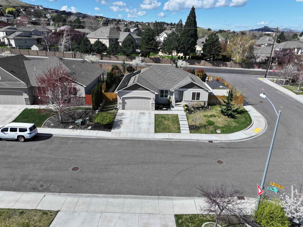Photo of 4304 S Dennis Ct, Kennewick, WA 99337 (MLS # 291655)