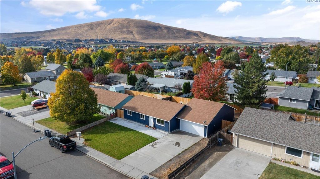 Photo of 3143 Iris Street, West Richland, WA 99353 (MLS # 288408)