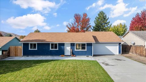 Photo of 3143 Iris Street, West Richland, WA 99353 (MLS # 288408)