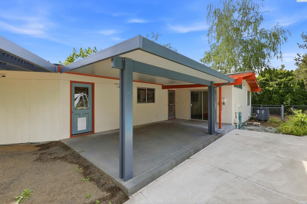 Photo of 2441 Harris Avenue, Richland, WA 99354 (MLS # 293034)