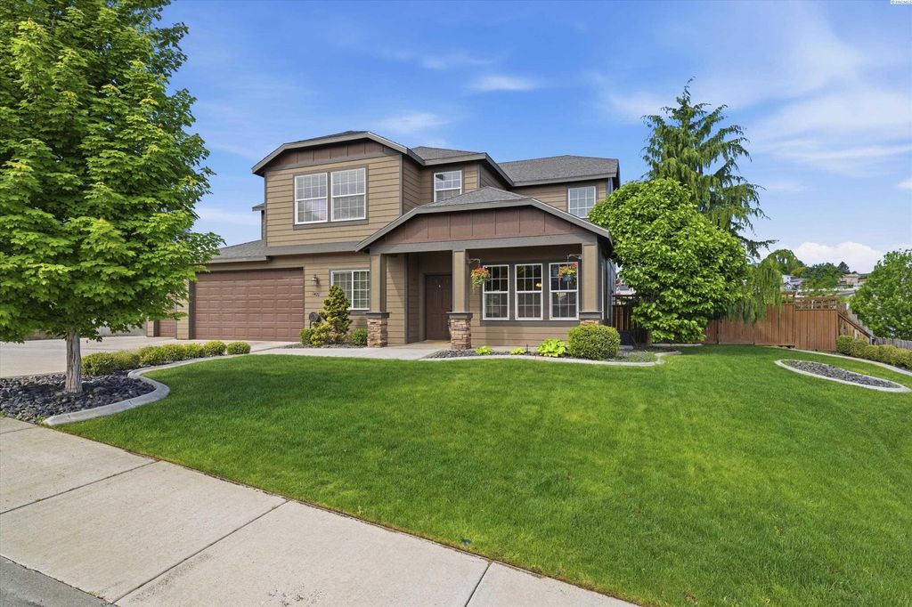 Photo of 1421 Mazzard Ave, West Richland, WA 99353 (MLS # 292840)